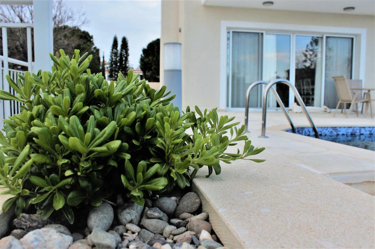 Coral Blue Bay Villa Coral Bay Exterior photo